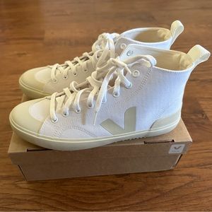 Veja Nova Canvas high tops- women’s size 9.5
